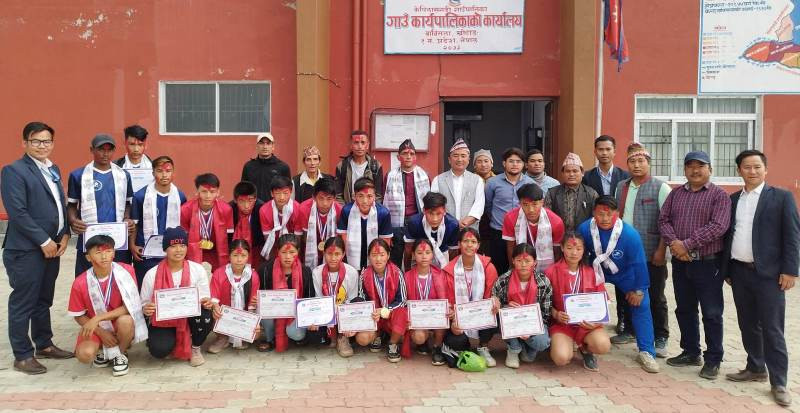 केपिलासगढी गाउँपालिकाले २५ जना खेलाडीलाई जनही पाँच हजार नगदसहित सम्मान पत्र प्रदान