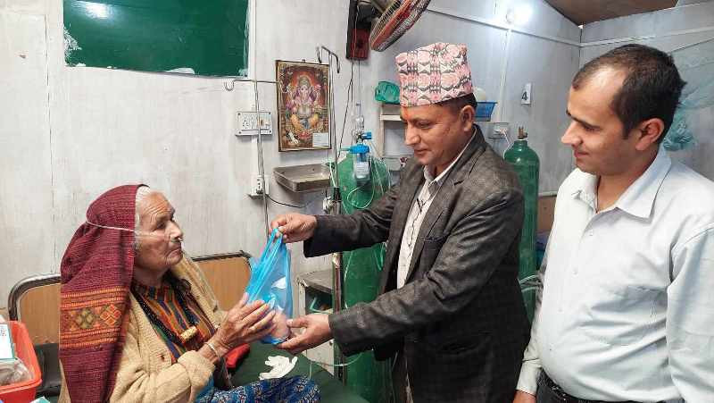 रक्तदान तथा बिरामीलाई फलफुल वितरण