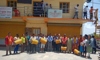 वडा कार्यालयद्वारा साकेला सिली समुहलाई ढोल र झ्याम्टा वितरण