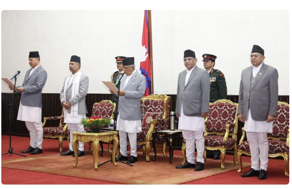 प्रधानन्यायाधीश श्रेष्ठले लिए सपथ
