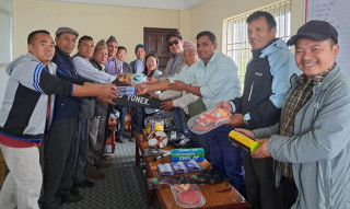 पूर्व विद्यार्थी मञ्चद्धारा क्याम्पसलाई खेल सामग्री प्रदान