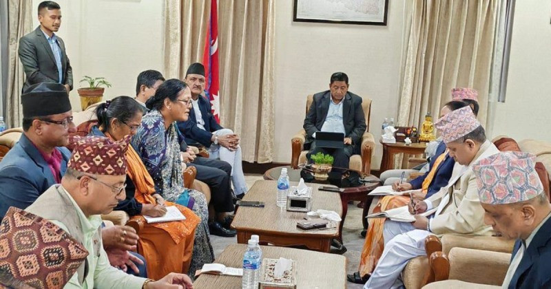 शिक्षक र सरकारबीचको बैठक निष्कर्षविहीन,  बैठक भोलि बिहान ९ बजे फेरि बस्ने