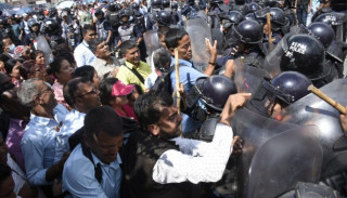 बानेश्वरमा शिक्षकको आन्दोलनमा प्रहरी हस्तक्षेप