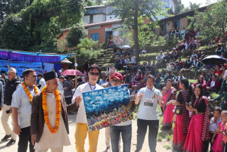 स्वदेशी तथा विदेशी चित्रकारले क्यानभासमा लाइभ पेन्टिङ गरेर तयार गरिएका केही तस्विरहरु ।
