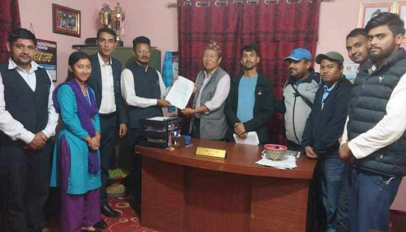 स्थानीय तहका कर्मचारीद्वारा अत्यावश्यक वाहेकका सेवा प्रवाह बन्द