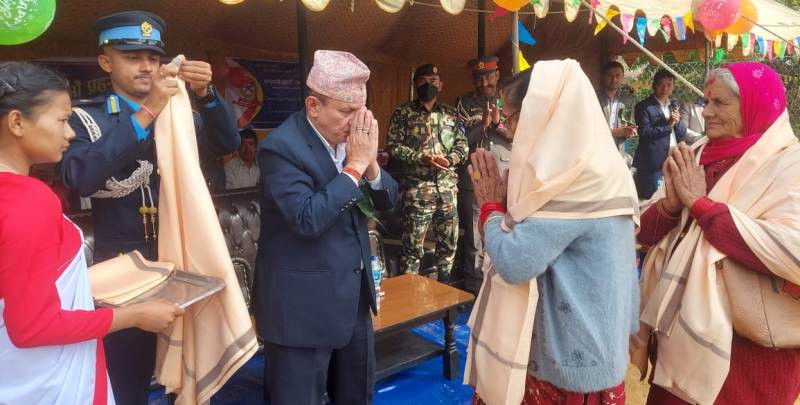 अमर प्रहरीका पाँच परिवारलाई दोसल्ला ओढाई सम्मान