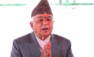 राष्ट्रपति पौडेलले भाउजुसँग टीका लगाउने, सर्वसाधारण, अतिविशिष्ट र विशिष्ट व्यक्तिलाई पनि टीका लगाइदिने