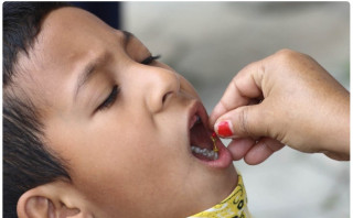 कात्तिक १७ र १८ गते बालबालिकालाई भिटामिन ए खुवाइदै