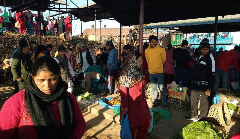 दिक्तेलमा लाग्ने साप्ताहिक हाट ७ बजेबाट लाग्न थाल्यो