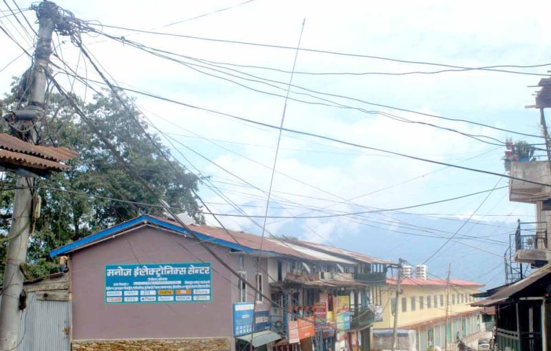 नगरपालिकाले दिएको समयावधिमा अनावश्यक तार नहटाउने कार्यालयको तार काटिने