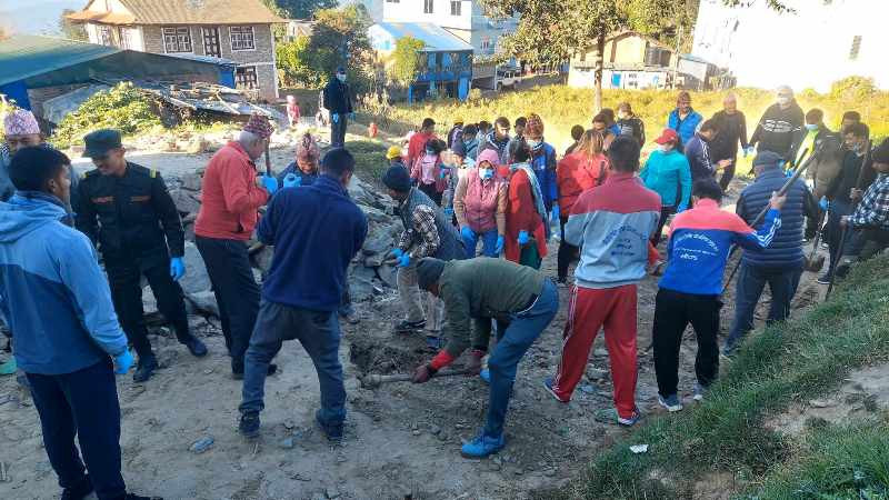 नगरपालिकाले सिंचाईगेट–माटिकोरे खेलमैदान जाने सडक श्रमदानबाट बनाउन सुरु