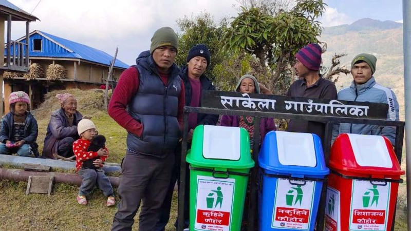 खिदिमाका २७ स्थानमा डष्टबिन राखियो
