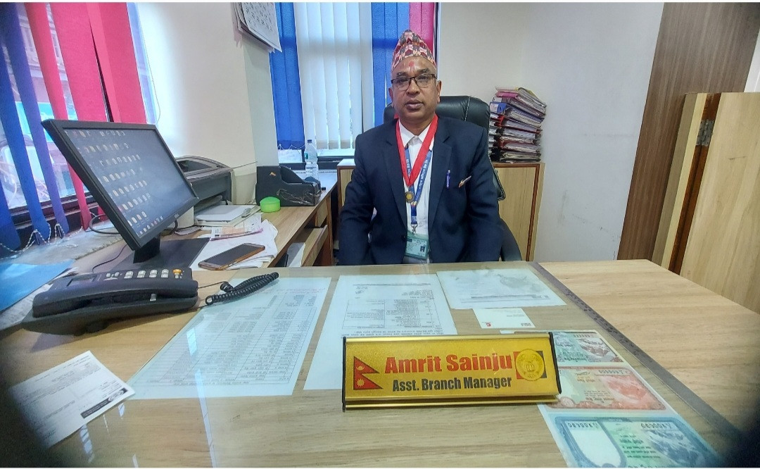 राष्ट्रिय वाणिज्य बैंक दिक्तेलका सहायक प्रवन्धक सैँजु उत्कृष्ट कर्मचारी घोषित