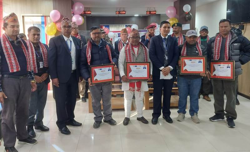 उत्कृष्ट बचतकर्ता तथा कर्जा ग्राहक सम्मानित