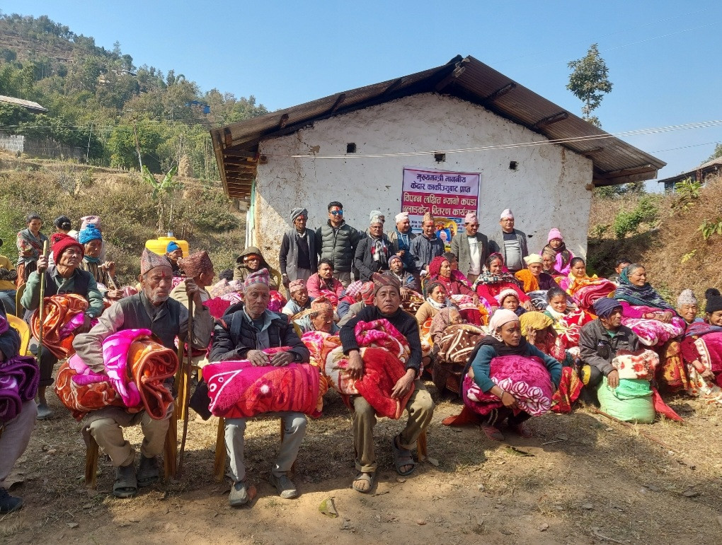 ५०  विपन्न परिवारलाई ब्ल्याङकेट वितरण