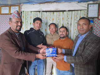 विद्यालयलाई प्राथमिक उपचार बक्स प्रदान गर्ने बञ्जराको तयारी
