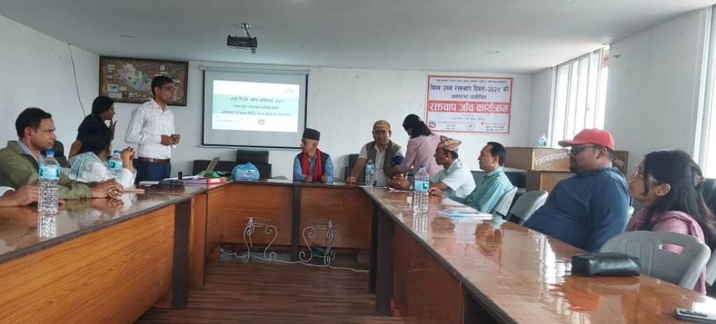 दिक्तेल रुपाकोट मझुवागढी  नगरपालिकामा रक्तचाप परीक्षण