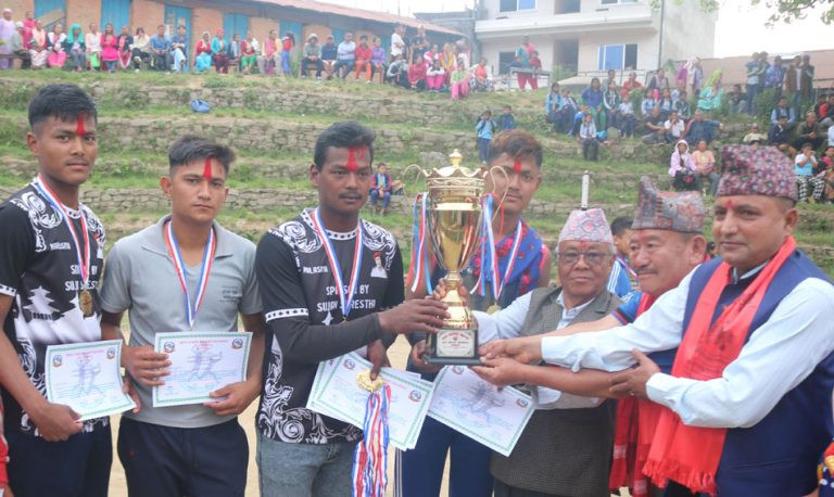 खुला पुरुष भलिबल प्रतियोगिताको उपाधि ओखलढुङ्गालाई