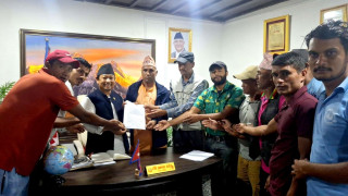 अमेरिका पुगेका वडाध्यक्ष विरुद्ध नागरिक, विभिन्न निकायमा बुझाए ज्ञापनपत्र