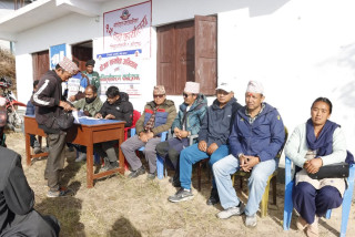खोटेहाङ गाउँपालिकामा वडा–वडामा पुगेर योजना सम्झौता