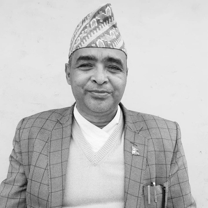 जिल्ला हुलाक कार्यालय खोटाङका निमित्त प्रमुख कुलप्रसाद आचार्य छोरासहित मृत फेला