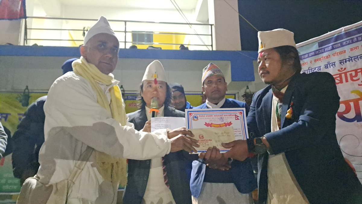 बाँसुरी बादनमा कैलाश राई प्रथम