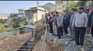 सडक ढलानको काम अघि बढेसँगै  मन्त्री  राईद्वारा अनुगमन