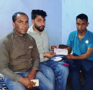 कर्मचारी युनियनद्वारा मिर्गौला रोगी  गजमेरलाई  एक  लाख ७६ हजार आर्थिक सहयोग