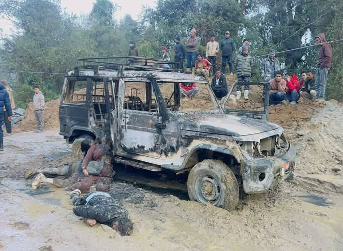 पाथीभरा जाँदै गरेको जिपमा करेन्ट लाग्दा ४ जनाको मृत्यु