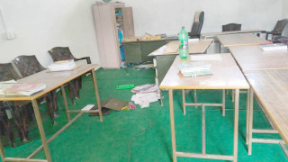 विद्यालय तोडफोड गरी ल्याप्टप चोरी