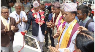 महुरे–फोक्सिङटार सडक कालोपत्रका लागि मन्त्री दाहालद्धारा शिलान्यास