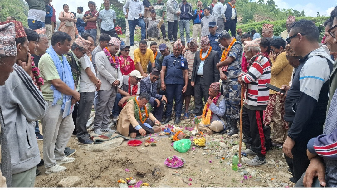 दिखुवा खोलामा मोटरेबल पुल शिलान्यास
