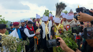 तीनचुलाको विधिगत पूजा गरी साकेला नाच्दै  मनाइयो ‘तुवाचुङ डे’