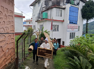 दिक्तेलका नगरप्रमुख बाँस बोकेर पुगे काठमाडौँ
