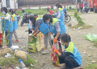 जेन जी आन्दोलनपछिको फोहर व्यवस्थापनमा जुटे विद्यार्थी