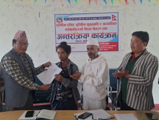 दिक्तेल रुपाकोट मझुवागढीका २९७ भूमिहीन र अव्यवस्थित बसोवासीलाई जग्गाको निस्सा प्रदान