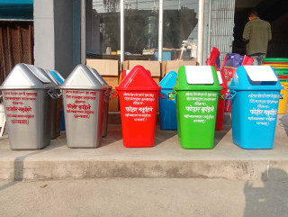 विदेशमा श्रम, गाउँमा माया: प्रवासी युवाद्वारा विद्यालयलाई डस्विन सहयोग
