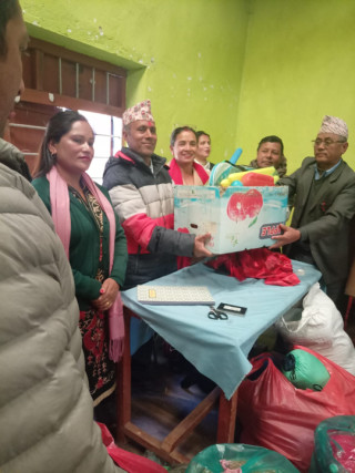 वडा कार्यालयद्वारा तीन लाख बराबरको सामग्री वितरण