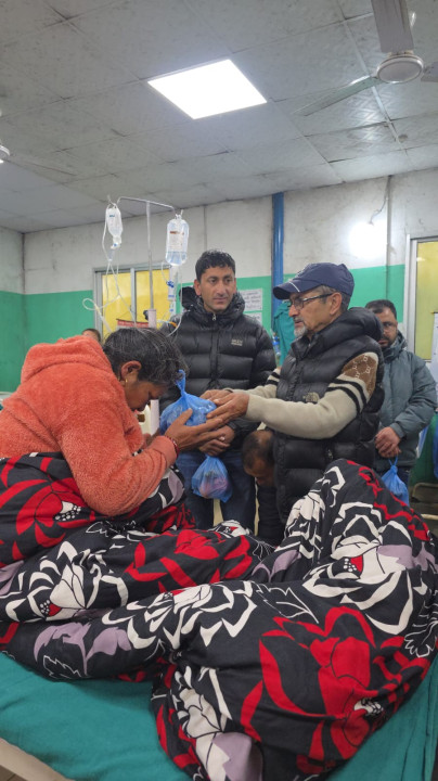 नेपाल पत्रकार महासङ्घको ७१औँ स्थापना दिवसमा बिरामीलाई फलफूल वितरण