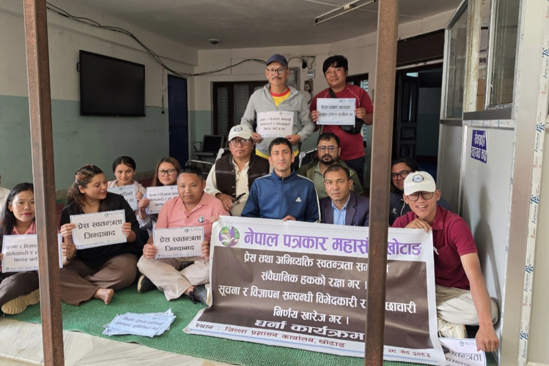 प्रेस स्वतन्त्रताको पक्षमा खोटाङका पत्रकार धर्नामा